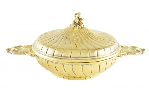 Lidded bowl with handles in French solid silver-gilt by TÉTARD Frères Paris