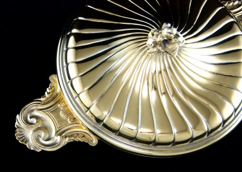 silverware & tableware  - Lidded bowl with handles in French solid silver-gilt by TÉTARD Frères Paris