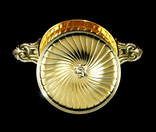  - Lidded bowl with handles in French solid silver-gilt by TÉTARD Frères Paris
