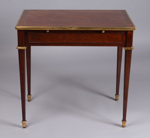 Paris, 19th c. – Mahogany salon writing table with gilt-bronze mounts - Furniture Style 