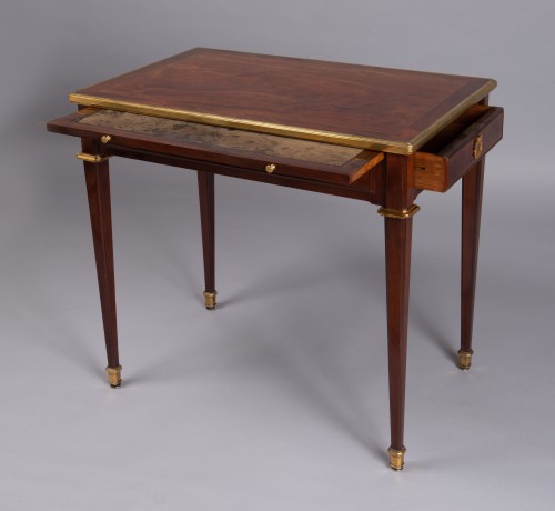 19th century - Paris, 19th c. – Mahogany salon writing table with gilt-bronze mounts