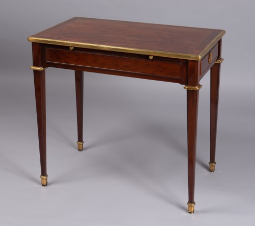 Paris, 19th c. – Mahogany salon writing table with gilt-bronze mounts - 
