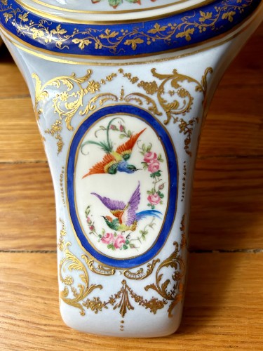 Présent diplomatique – Guéridon en porcelaine de Limoges BARON JOURDAN par LE TALLEC - Baptiste Jamez Fine Arts