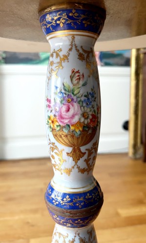 Antiquités - Présent diplomatique – Guéridon en porcelaine de Limoges BARON JOURDAN par LE TALLEC