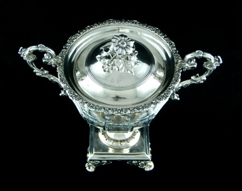 Drageoir en argent et cristal par J.F. VEYRAT, ép. Louis-Philippe, Paris vers 1840  - Argenterie et Arts de la table Style Louis-Philippe