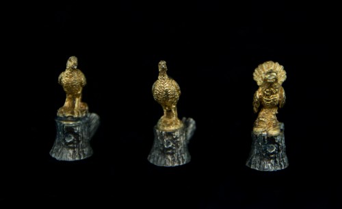 Antiquités - Suite de 12 porte-noms cynégétiques en argent et vermeil, Florence XXe siècle