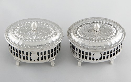 Paris 1787 – Pair of Louis XVI Period Covered Salt Cellars in Solid Silver - Louis XVI
