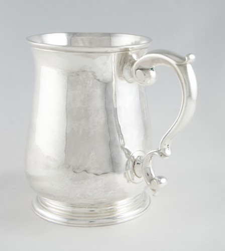 Mug George II en argent massif par Richard BAYLEY, Londres 1738 - Argenterie et Arts de la table Style 