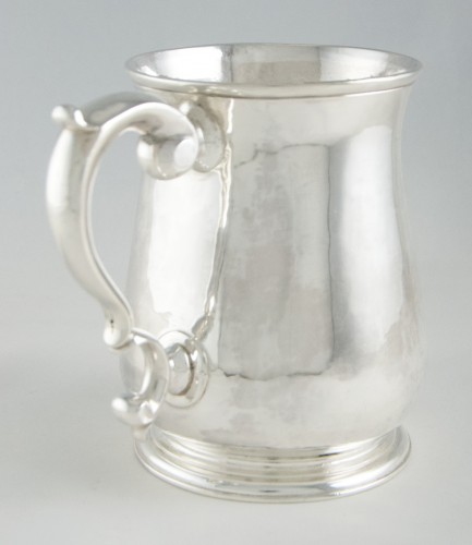Mug George II en argent massif par Richard BAYLEY, Londres 1738 - Baptiste Jamez Fine Arts