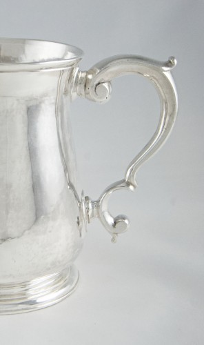 Antiquités - London, 1738 – George II Sterling Silver Mug by Richard BAYLEY