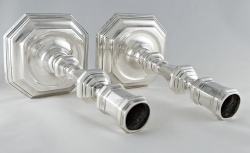 Béziers 1724-30 – P de flambeaux en argent massif par Anne CALAS - Baptiste Jamez Fine Arts