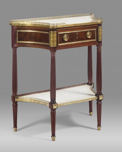 Mobilier Console - Console en acajou de forme trapézoïdale, époque Louis XVI