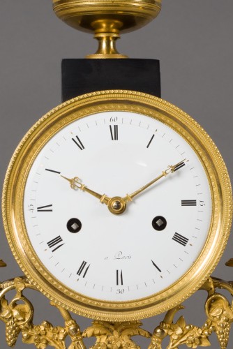 18th century - French Louis XVI period white Carrare marble clock