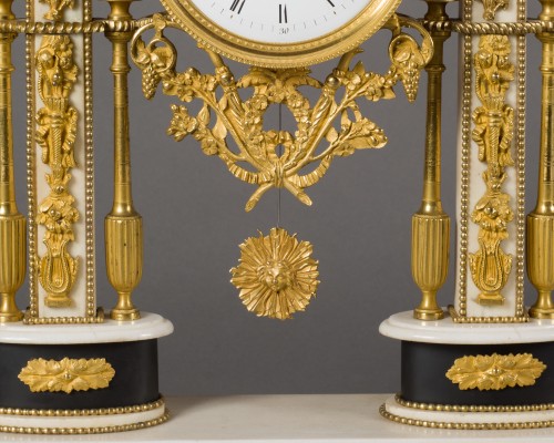 Louis XVI - French Louis XVI period white Carrare marble clock