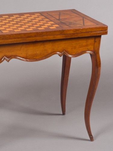 Table à jeux en acajou d'époque Louis XV, travail de port - Nantes - Mobilier Style Louis XV