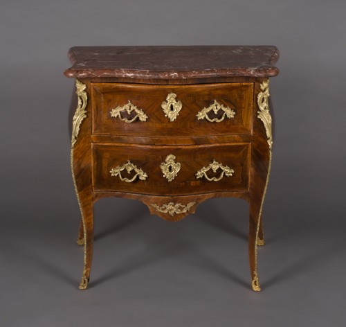 Mobilier Commode - Commode sauteuse d'époque Louis XV estampillée Gabriel-Cécile FILON