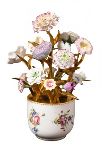 Sèvres, bouquet of porcelain flowers