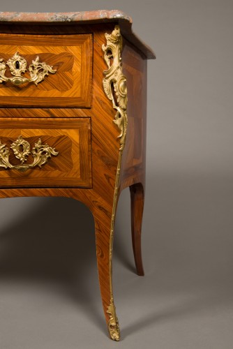 XVIIIe siècle - Jacques Bircklé, fournisseur de la Couronne, commode sauteuse d'époque Louis XV