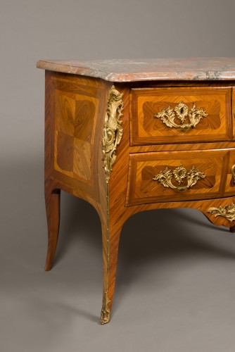 Jacques Bircklé, fournisseur de la Couronne, commode sauteuse d'époque Louis XV - Louis XV