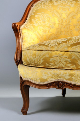 18th century - French Louis XV walnut Corbeille Sofa