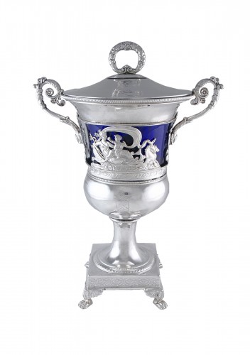 Paris 1819-1838 – Large Amphitrite drageoir, Medici chape, solid silver