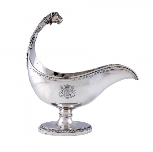 Paris 1809-1819 – Saucière casque en argent massif d'époque Empire par S.S. Rion