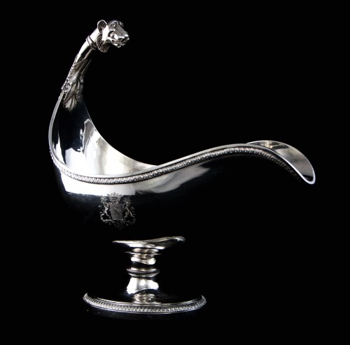 Argenterie et Orfèvrerie  - Paris 1809-1819 – Saucière casque en argent massif d'époque Empire par S.S. Rion