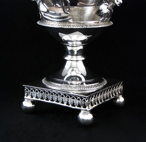 Restauration - Charles X - Paris 1809-1819 - Solid silver drageoir with allegory of Faithful Love