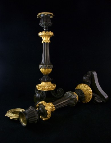 Pair of patinated and gilded bronze candlesticks, Louis XVIII period c.1820 - Lighting Style Restauration - Charles X