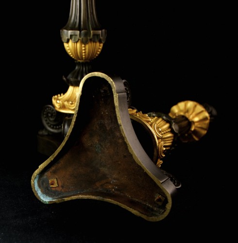 Paire de flambeaux en bronze ciselé, patiné et doré, époque Restauration - Baptiste Jamez