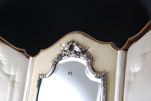 Shield shaped tabletop mirror in sterling silver in leather case, c. 1900 - Antique Silver Style 