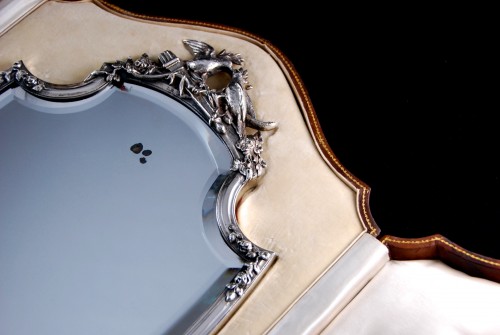 Antiquités - Shield shaped tabletop mirror in sterling silver in leather case, c. 1900