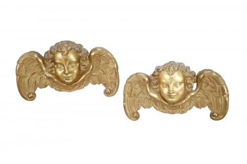 Pair of angels heads