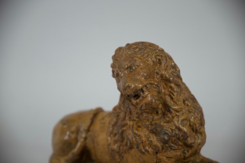 Lion en terre-cuite, France 18e siècle - 