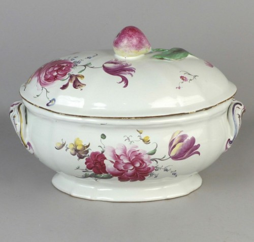 Tureen made in Strasbourg - Porcelain & Faience Style Transition