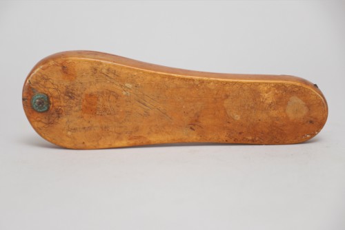 18th century - A boxwood tobacco grater, “VIVE LE ROY 1719”