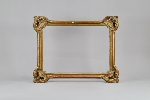 Antiquités - Cadre Louis XV en bois sculpté