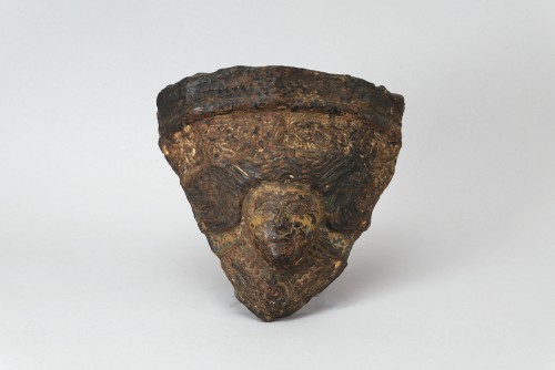 Antiquités - Bénitier en terre cuite polychrome