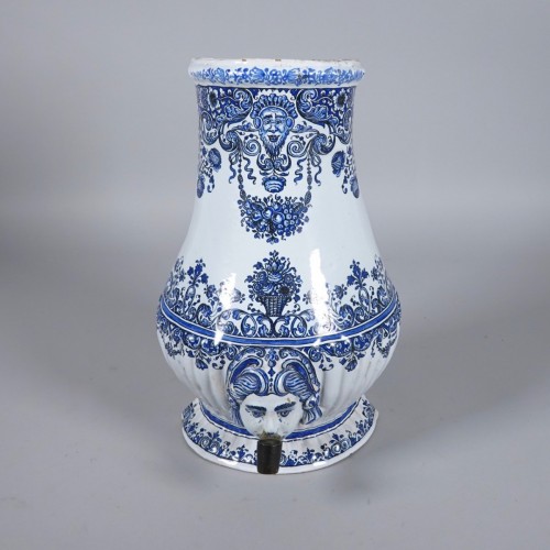 Antiquités - A Strasbourg table fountain in faience, Hannong