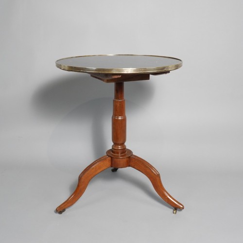 Pedestal table - 