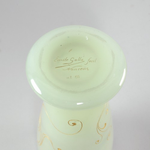 20th century - Jade coloured vase, Emile Gallé, Nancy