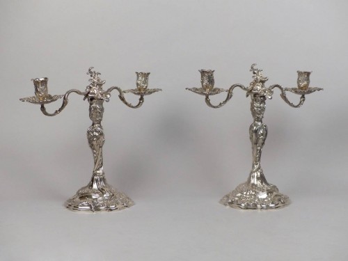 Paire de flambeaux à deux bras en argent, Augsbourg XVIIIe - Argenterie et Orfèvrerie Style Louis XV