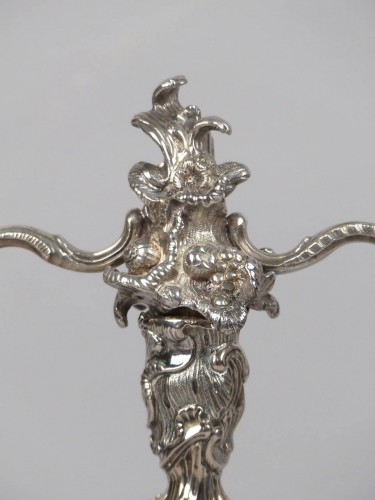 Paire de flambeaux à deux bras en argent, Augsbourg XVIIIe - Louis XV