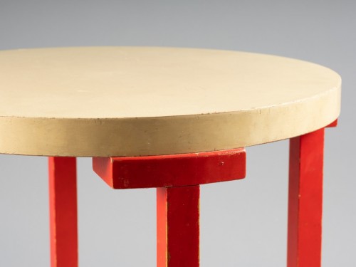 Antiquités - Pedestal table in lacquered wood - Axel Einar Hjorth (1888-1958)