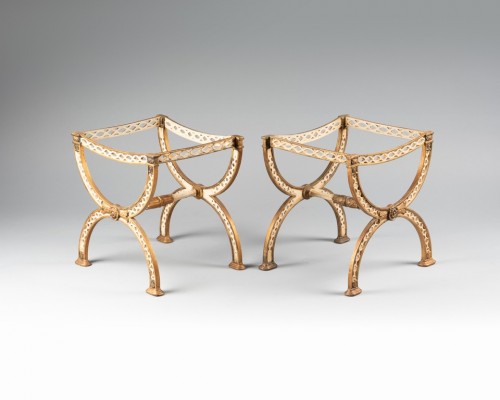 Antiquités - A pair of curule stools