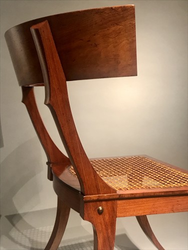 Antiquités - Set of four walnut klismos chairs