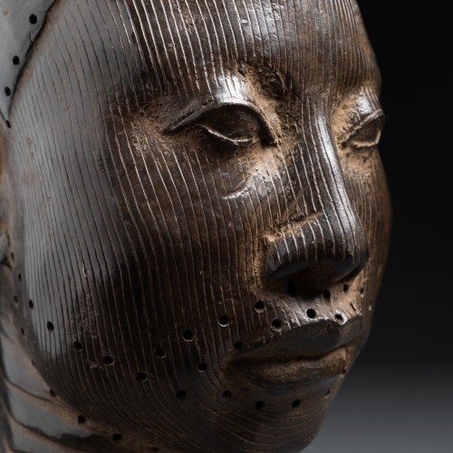 Tribal Art  - Bronze sculpture of Benin