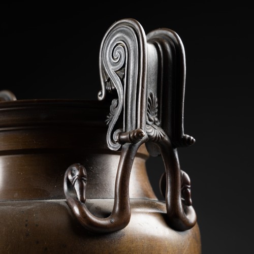 Decorative Objects  - Pair of bronze vases