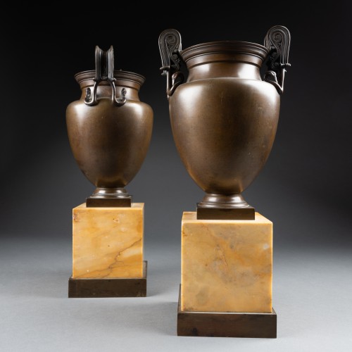 Pair of bronze vases - 