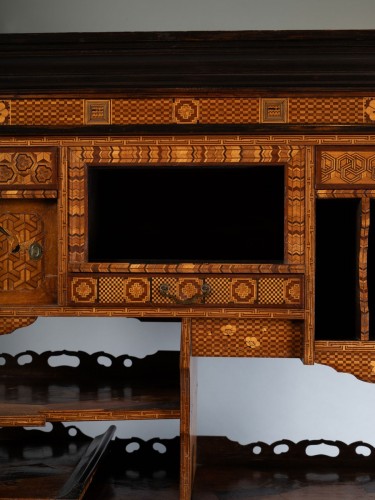 Cabinet japonais en marqueterie dite Hakone - Arts d